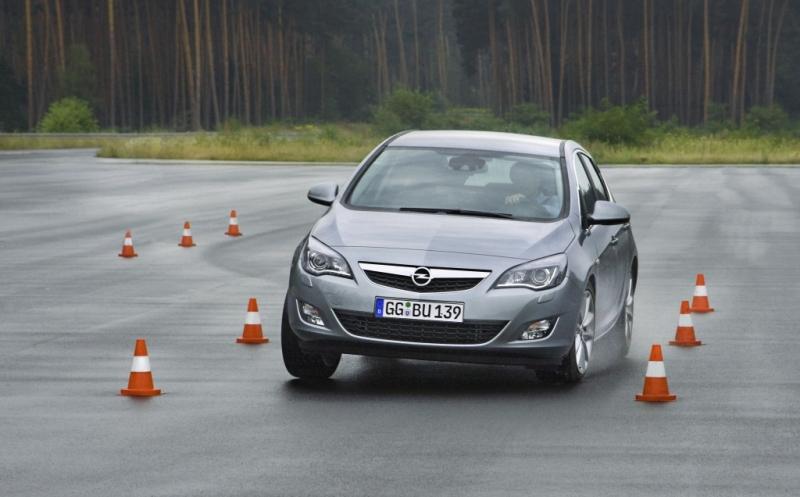 Opel Astra JD Testing