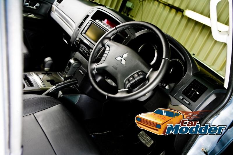 2011 Mitsubishi Pajero / Shogun / Montero Interior