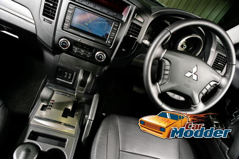 2011 Mitsubishi Pajero / Shogun / Montero Interior