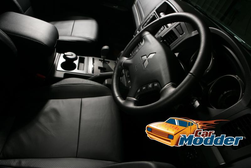 2011 Mitsubishi Pajero / Shogun / Montero Interior