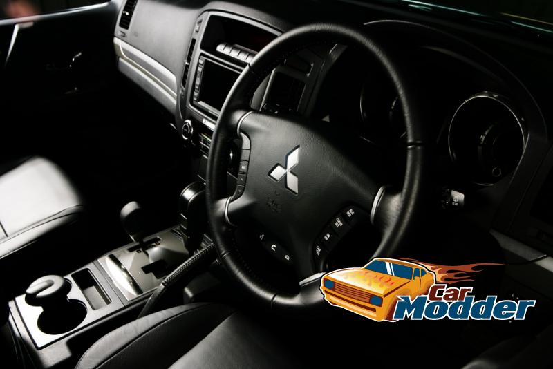 2011 Mitsubishi Pajero / Shogun / Montero Interior