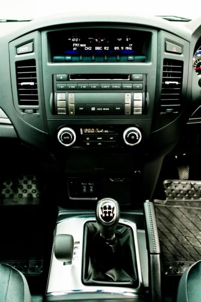 2011 Mitsubishi Pajero / Shogun / Montero Interior