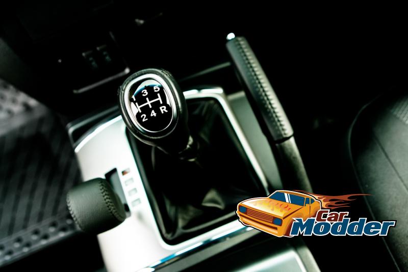 2011 Mitsubishi Pajero / Shogun / Montero Interior