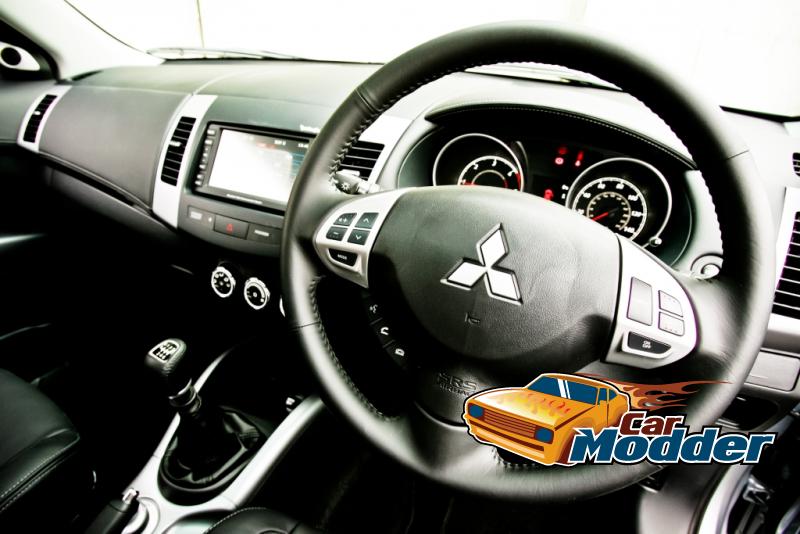 2010 Mitsubishi Outlander GX4 Interior