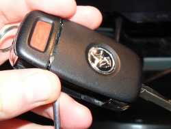 VE remote control keyfob screwdriver position to seperte remote control from keyhead