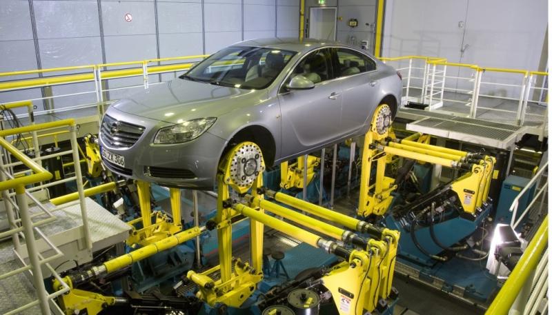 Opel Insignia Testing