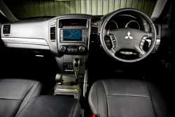 2011 Mitsubishi Pajero / Shogun / Montero Interior