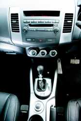 2010 Mitsubishi Outlander Juro Interior